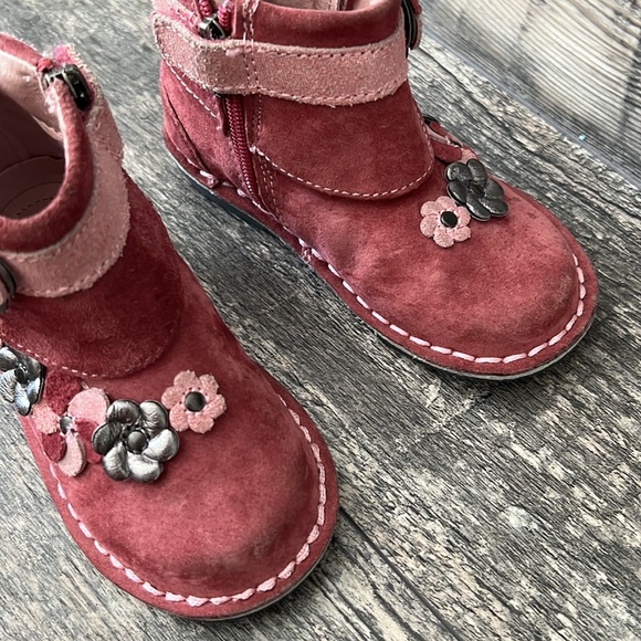 Stride Rite boots medallion Milania collection purple suede size 6.5 toddler - Picture 3 of 8